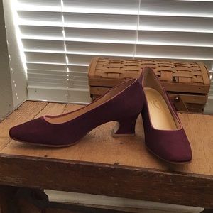 Basic dark purple heels from the 90’s